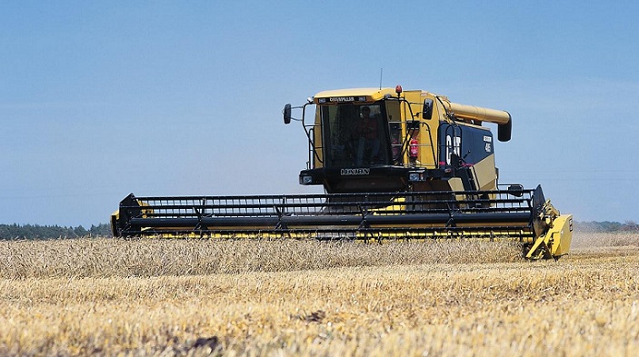 New_Caterpillar_Combine_-_Cropped